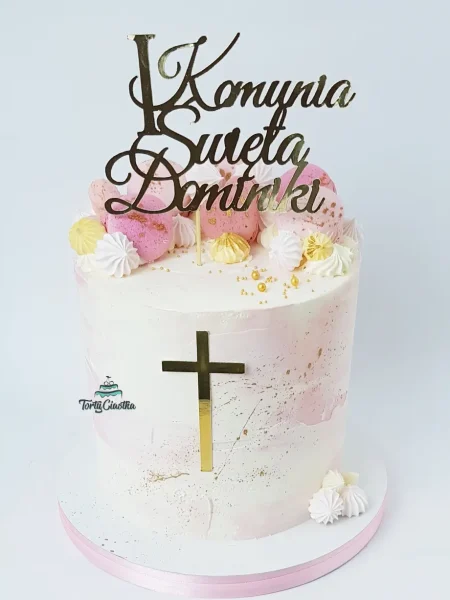 Tort komunijny białoróżowy z bezami i makaronikami